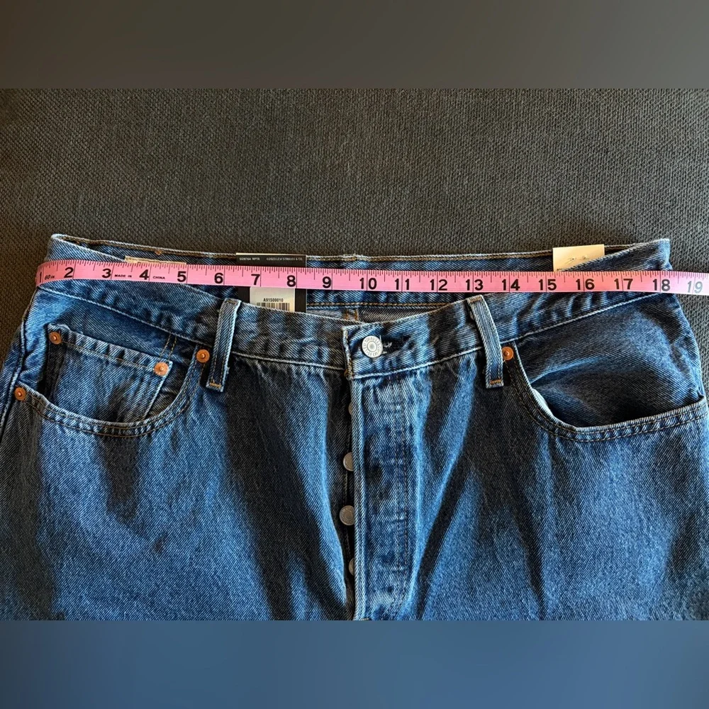 Levi’s 501 90’s Ankle Jeans | Size 34x27 - Picture 4 of 6